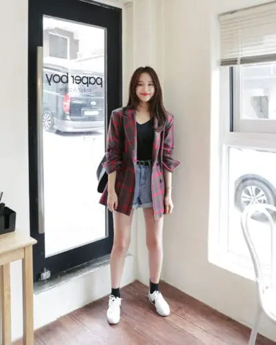 Short jeans không phải là trang phục hot nhất mùa hè năm nay nhưng chúng vẫn được những cô gái yêu phong cách năng động chọn lựa để mix đồ dạo phố.