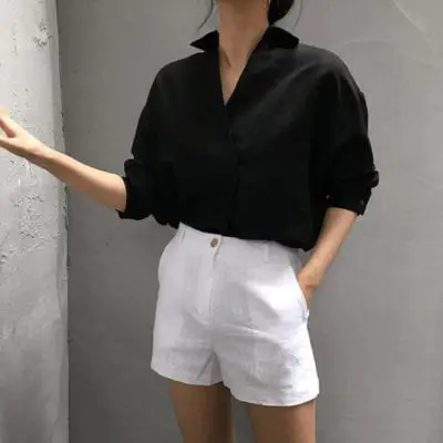 Sự trỗi dậy của dòng sản phẩm thân thiện môi trường đã giúp trang phục linen leo lên top trend. Song song với các mẫu quần suông ống rộng, short cũng được nhiều nhà mốt giới thiệu ở mùa hè thu năm nay.