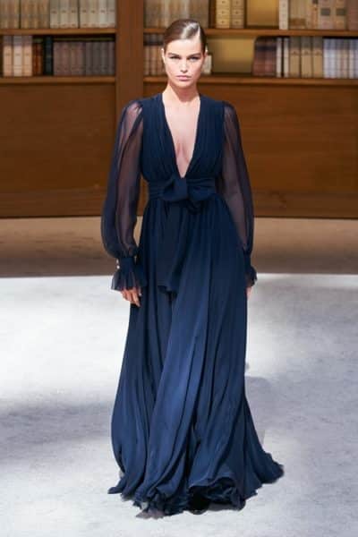Người kế nhiệm Lagerfeld biến show Chanel Haute Couture thành thư viện khổng lồ - Ảnh 12