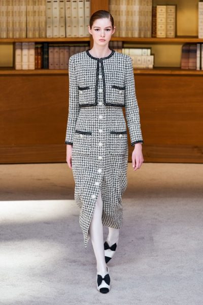 Người kế nhiệm Lagerfeld biến show Chanel Haute Couture thành thư viện khổng lồ - Ảnh 8