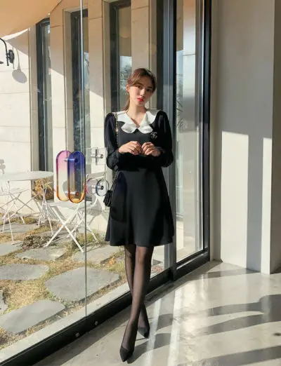 Đầm đen phối bèo voan trắng