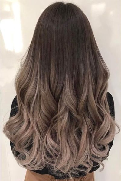 Rauchgraues balayage gefärbtes Haar