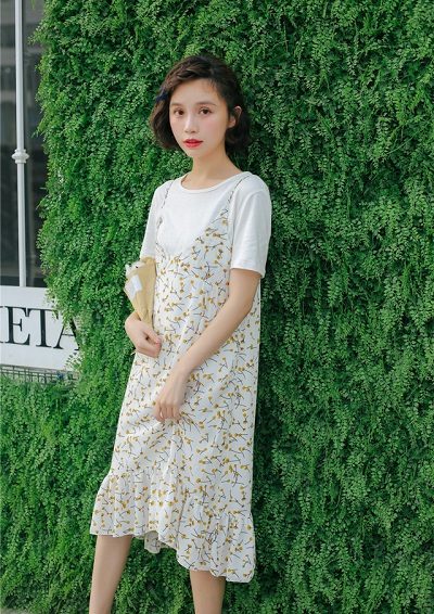 Mặc đầm dáng suông họa tiết hoa