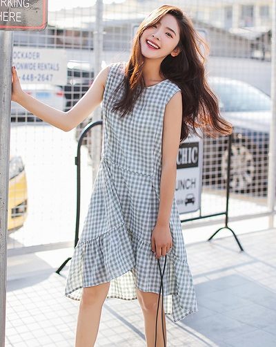 Đầm caro không tay đuôi tôm xinh xắn