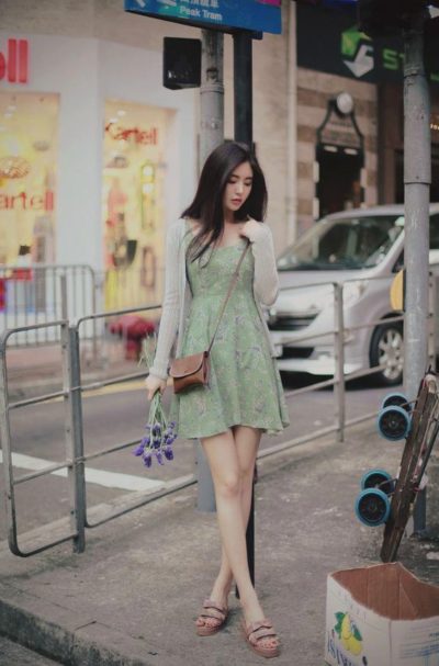 Họa tiết váy hoa nhí ngọt ngào cho nàng tự tin dạo phố.