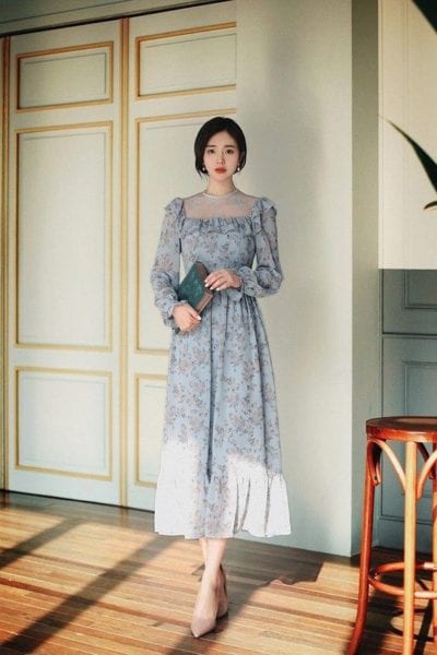Bạn có thể hoàn toàn ghi điểm bằng mẫu váy hoa thiết kế sang chảnh này.