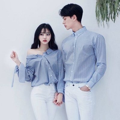 Thanh lịch với áo sơ mi kẻ dọc phối jeans trắng