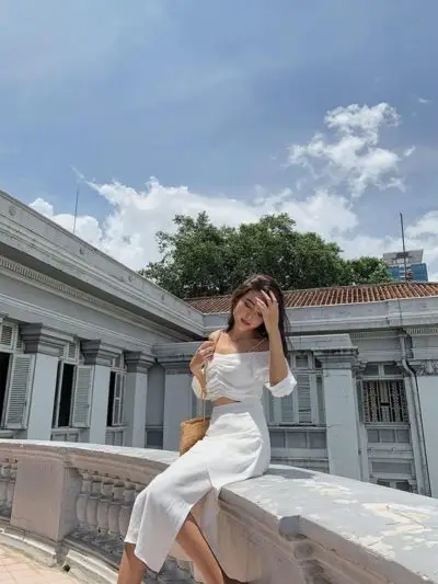 Áo croptop + váy đắp chéo