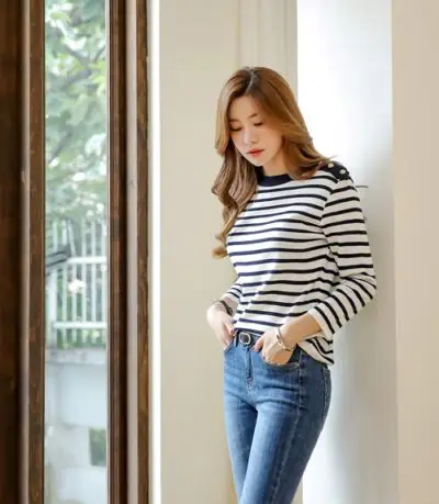 Nơi làm việc cần sự chuyên nghiệp, hãy tránh mặc áo thun sọc ngang không mấy ấn tượng cho bạn