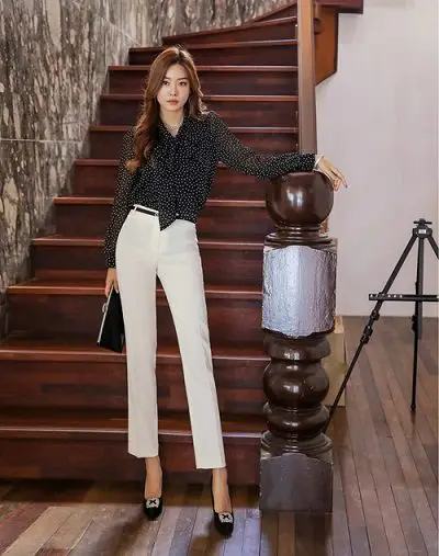 Chọn sai nội y khi mặc quần sáng màu - Ảnh 1
