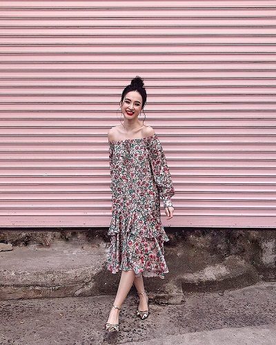 Đầm họa tiết hoa nhí dáng dài trễ vai