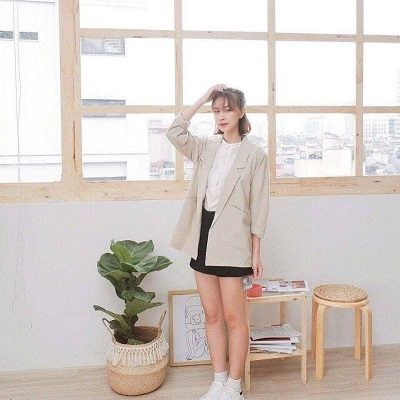Mặc blazer cùng với áo váy trông nổi bật hơn