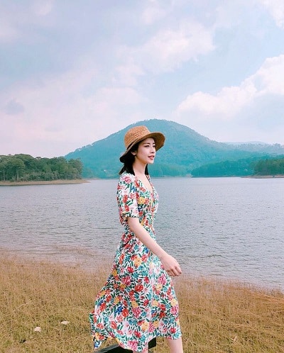 Mặc đồ đi Đà Lạt mùa hè - Công thức 3: Váy hoa nhí