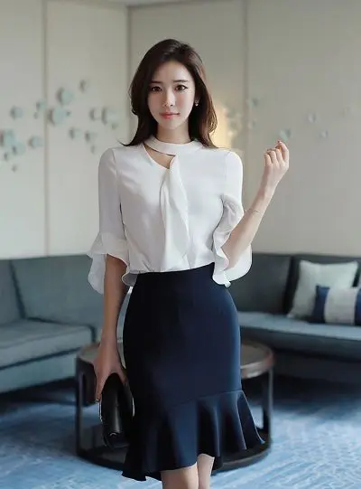 Áo sơ mi tay lỡ đã trở thành trào lưu đồng phục công sở nữ trong nhiều năm qua