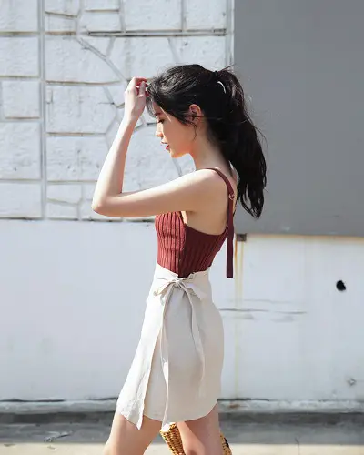 Váy quấn: Những kiểu phối áo thun với váy quần với áo đẹp mê ly - Ảnh 1