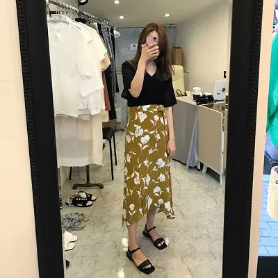 Váy quấn: Những kiểu phối áo thun với váy quần với áo đẹp mê ly - Ảnh 15