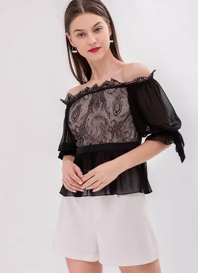 Tự tin, năng động xuống phố với kiểu áo trễ vai ren