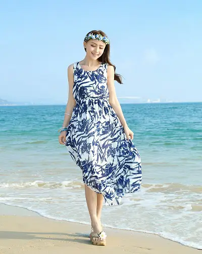 Đầm đi biển: Đầm maxi voan hoa hai dây