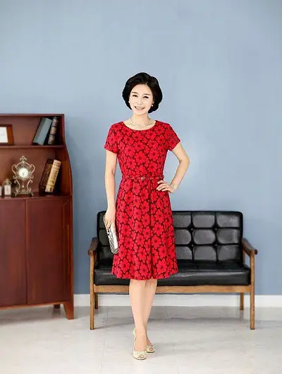 Đầm đẹp tuổi 45: Đầm xoè đỏ trung niên