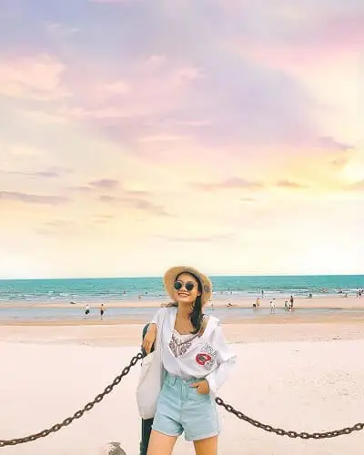 Mặc áo sơ mi oversize mix short jean đi Vũng Tàu