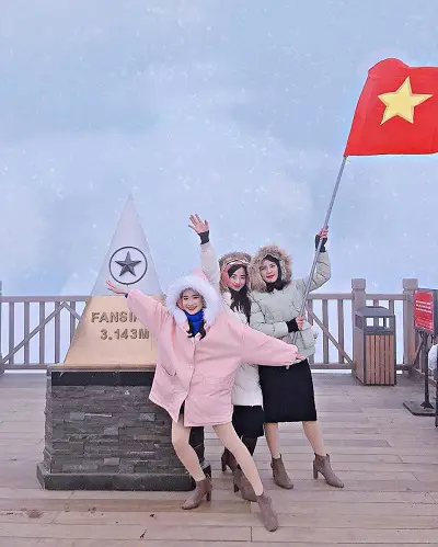 Những chiếc áo khoác dày sẽ giữ ấm cho cơ thể bạn tốt hơn khi đến Sa Pa vào mùa đông