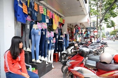 Nguyen Trai Street: iparadesi yokuthenga iimpahla zeTet