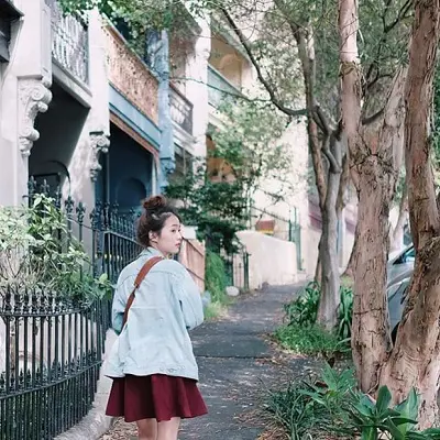 Chụp từ phía sau giúp ảnh ootd huyền bí hơn - Ảnh 1