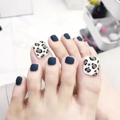 Móng chân họa tiết da báo