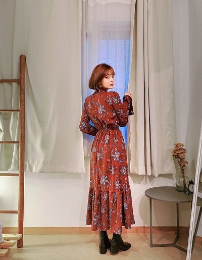 Các trang phục với hoạ tiết hoa to bản cần được lựa chọn cẩn thận nhằm tránh tình trạng mặc đồ loè loẹt, sến sẩm.