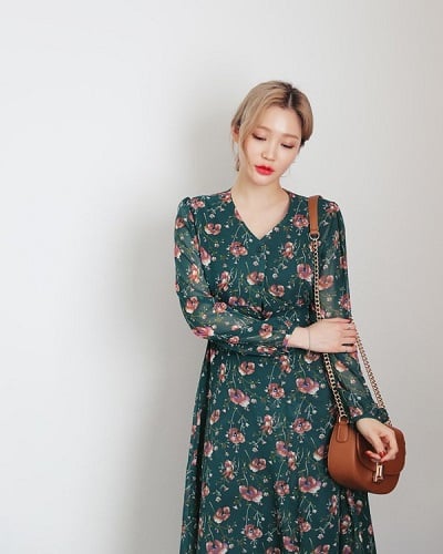 Các nàng có vóc dáng hơi tròn trịa nên lựa chọn những mẫu mang màu trầm tối làm chủ đạo.