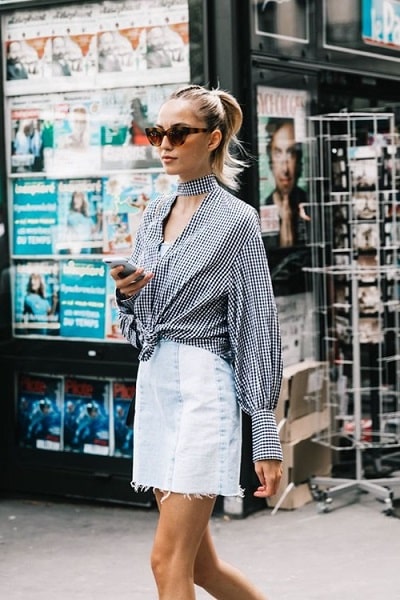 Chân váy mini và sơ mi/áo len dáng rộng