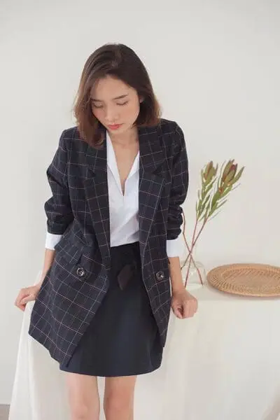 Áo khoác blazer là trang phục công sở đẹp thanh lịch nhưng vẫn không mất đi nét cá tính