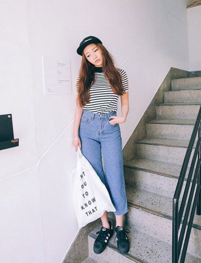 Quần ống đứng mặc thoải mái và khiến các bạn nữ trông cá tính hơn nếu biết kết hợp thêm 1 chiếc dây lưng.