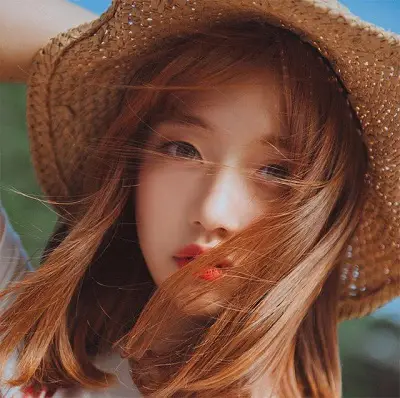 Bạn gợi cảm quyến rũ hơn với màu tóc nâu đồng