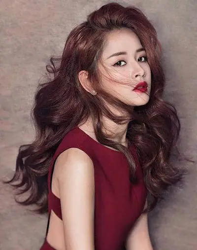 Chi Pu gợi cảm hơn với màu tóc nâu socola