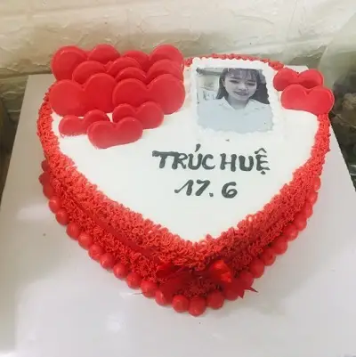 Bánh kem trái tim in hình ảnh ghi điểm tuyệt đối trong mắt bạn gái
