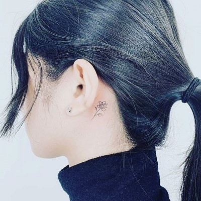 Mạnh mẽ với những cô nàng yêu thích kiểu hình xăm hoa sau tai
