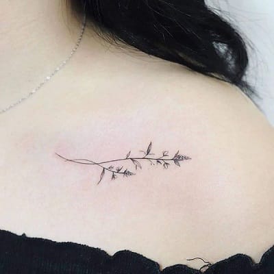 Mẫu hình xăm nhánh cây luôn được chị em yêu thích