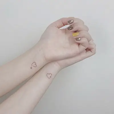 Hình xăm trái tim ở cổ tay luôn làm tín đồ chết mê