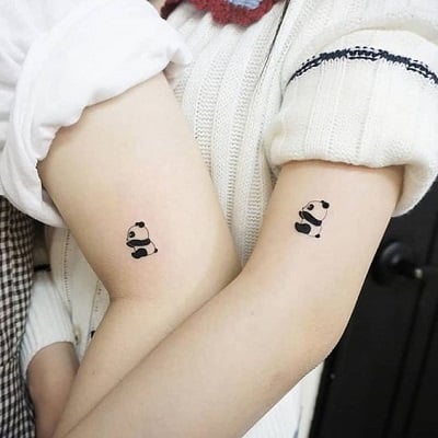 Hình xăm gấu trúc panda siêu dễ thương ở tay cho cặp đôi đang yêu nhau