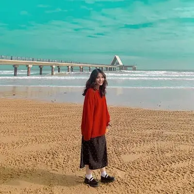 Áo len chui đầu + chân váy mang đến nét trang nhã, dịu dàng cho cô bạn @giangjoile.