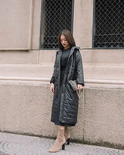Trong những ngày trời rét đậm, thì chiếc trench coat phao và boots da lộn sẽ là những item cần thiết để @ngawendyyy "quẩy" đồ vừa ấm áp, vừa trendy.