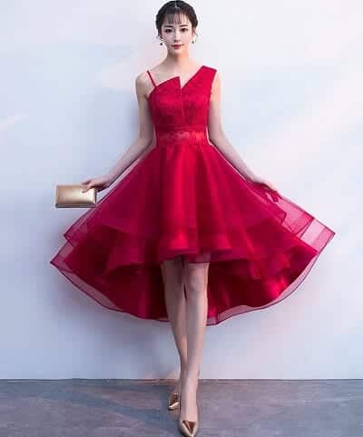 Váy màu đỏ - Màu của tết 2023