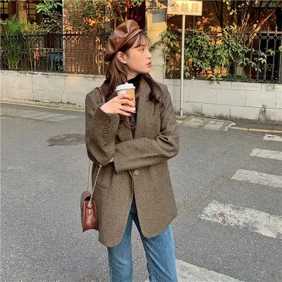 Mặc blazer cùng quần jeans cho nàng thêm cá tính