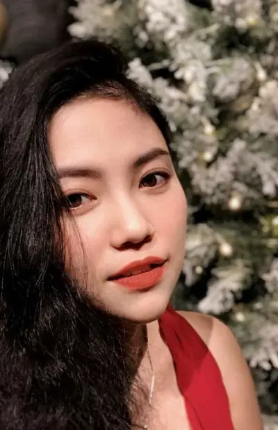 Màu son đỏ nổi bật tạo ấn tượng trong các buổi tiệc tối.