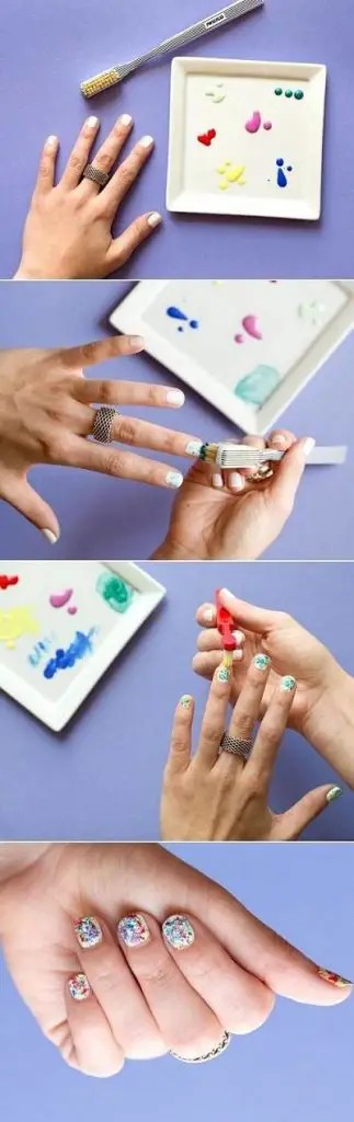 Ngoài ra chiếc bàn chải này có thể tạo nên những bộ móng xinh xắn khi bạn dùng nó để mix các màu sơn và chấm chúng vào móng tay.