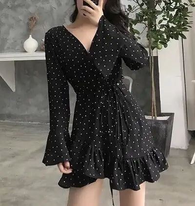 Đầm cổ v đắp chéo chấm bi màu đen