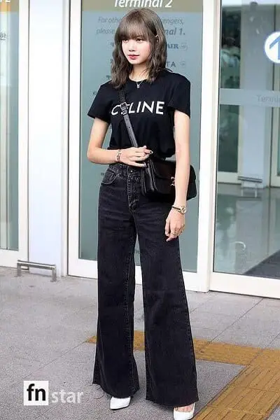 Cách tạo dáng cũng như đẳng cấp phối đồ của Lisa chẳng khác gì fashionista.