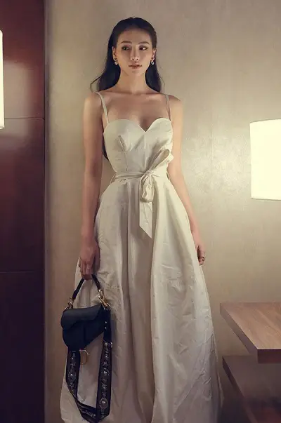 Mặc váy lụa nhăm nhúm sẽ khiến bạn trông thiếu chỉn chu