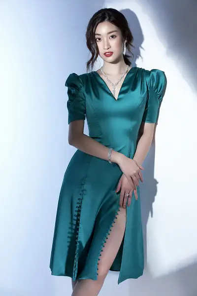 Muốn váy lụa bền màu thì cần hạn chế phơi dưới ánh nắng trực tiếp